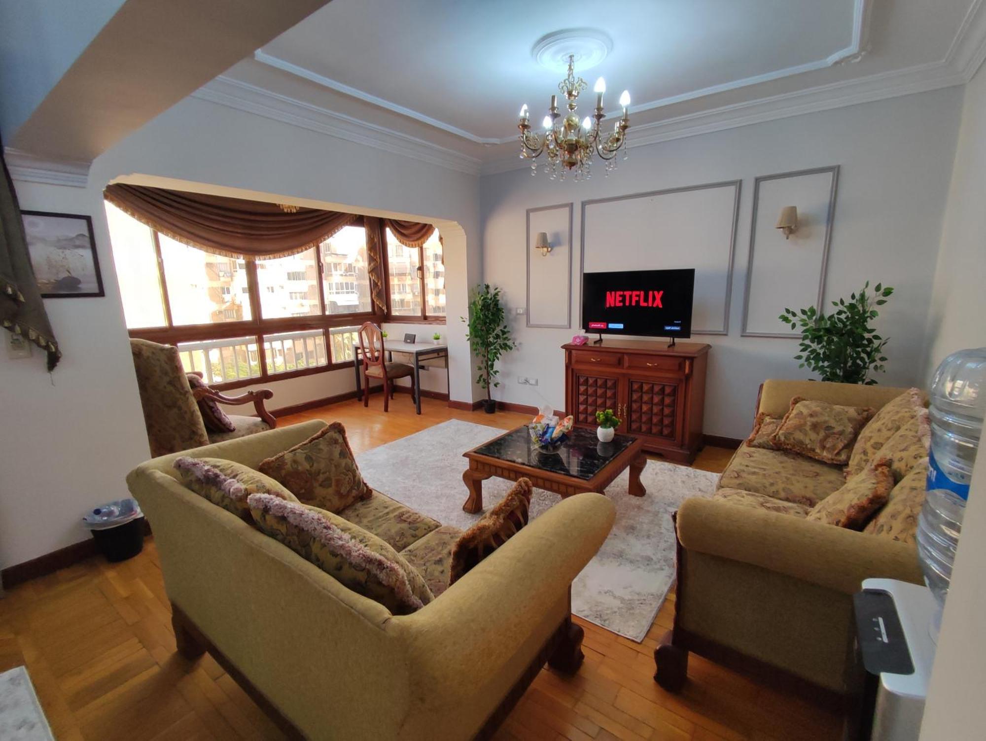 Apartment Where Landsacpe View Meets Luxury