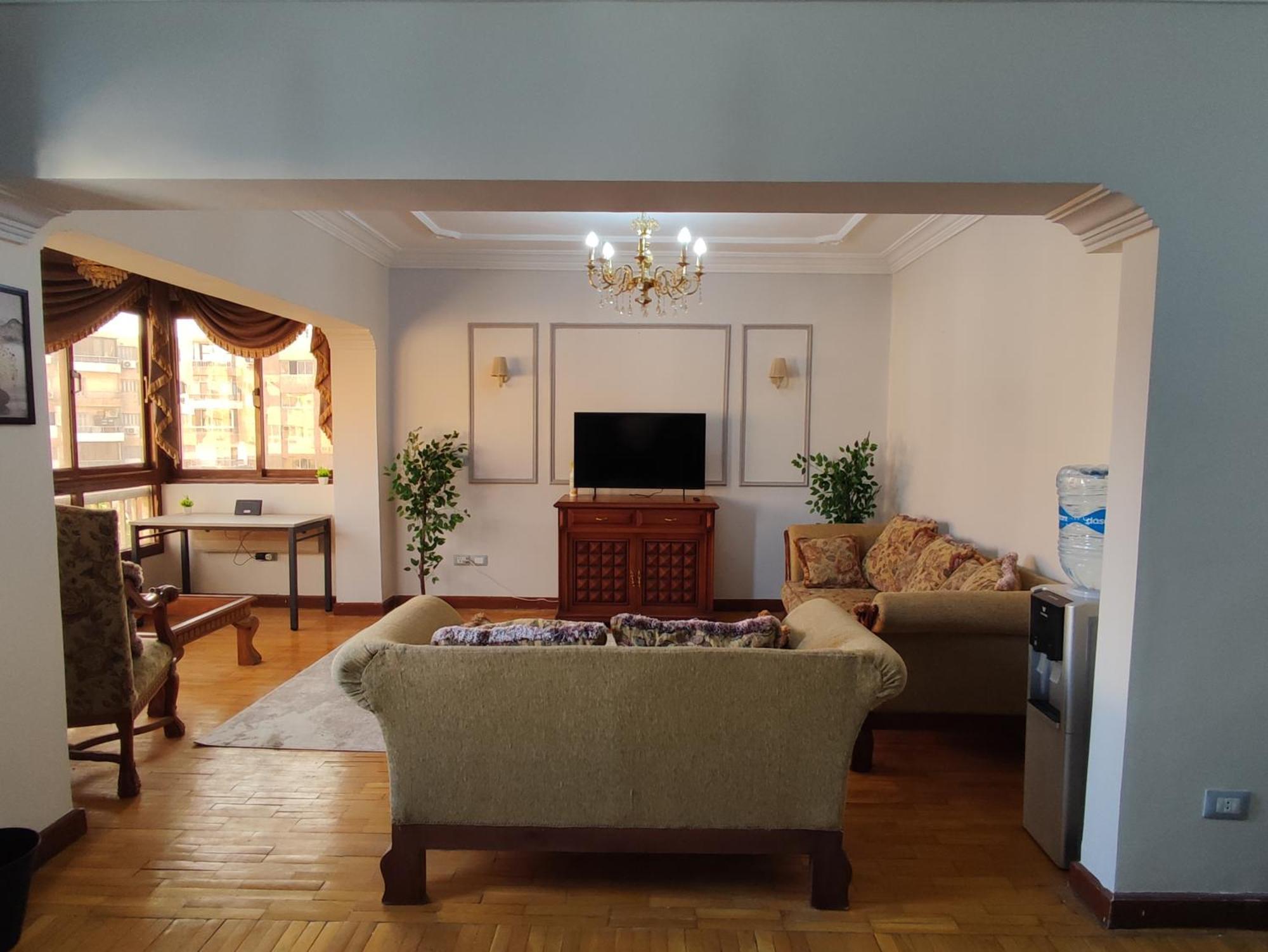 Apartment Where Landsacpe View Meets Luxury
